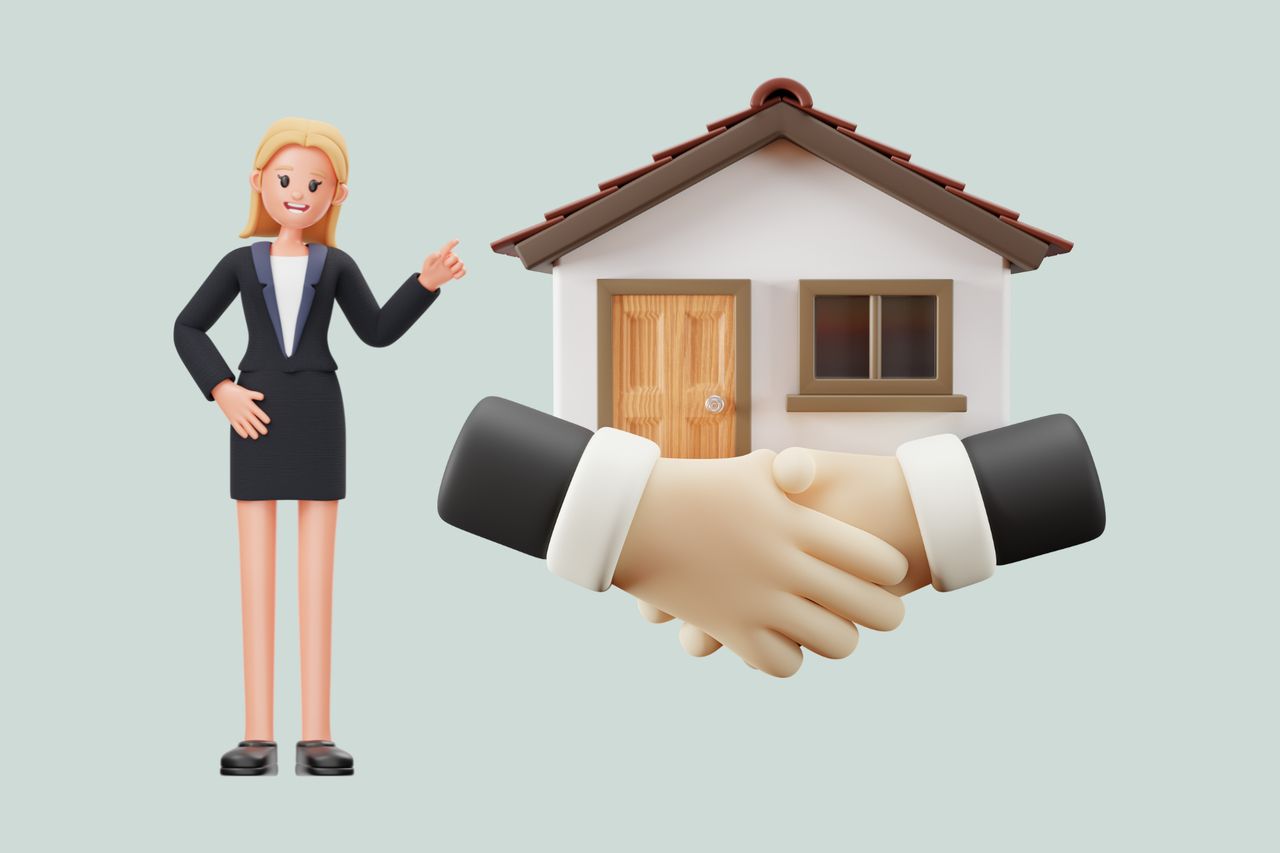 Cover image of QR Code Dynamic with a business woman and property visual next to her.